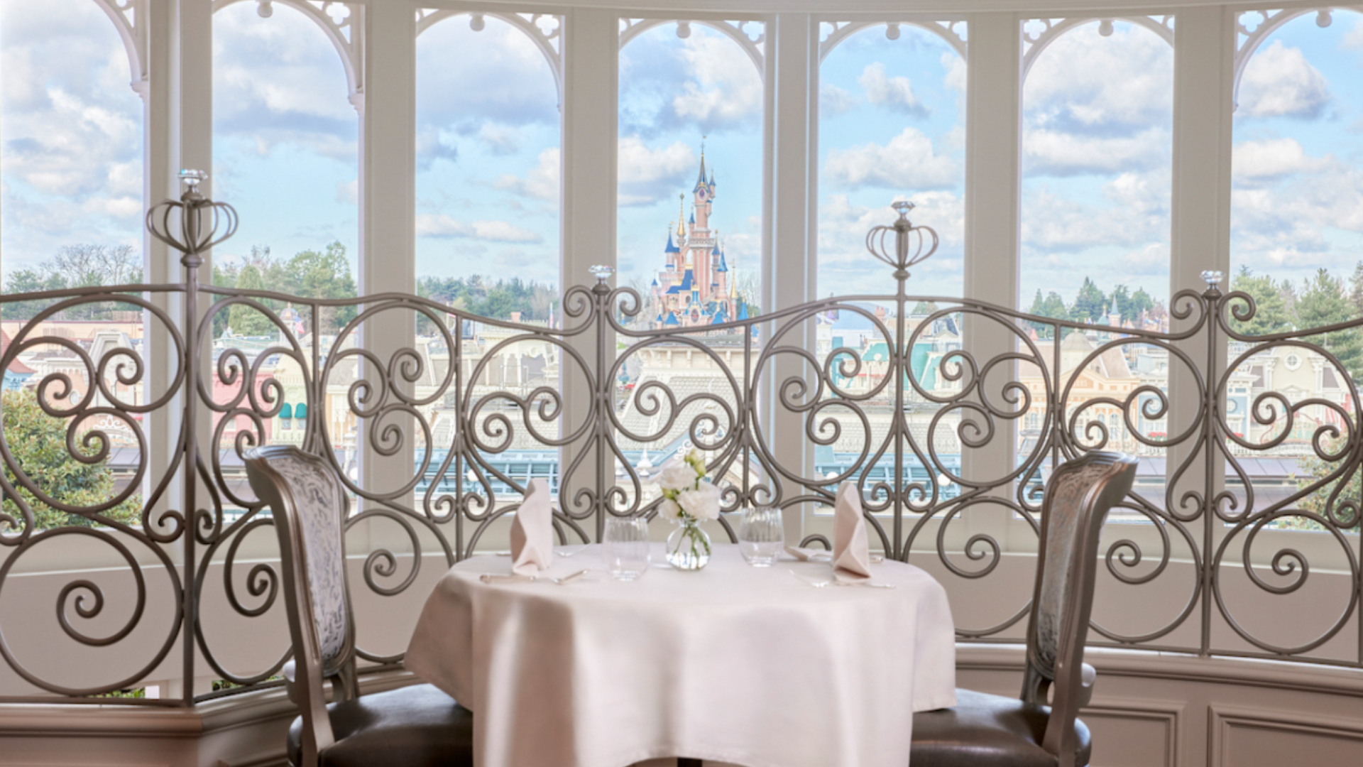 Le Castle Club du Disneyland Hotel - disneylandparis-news