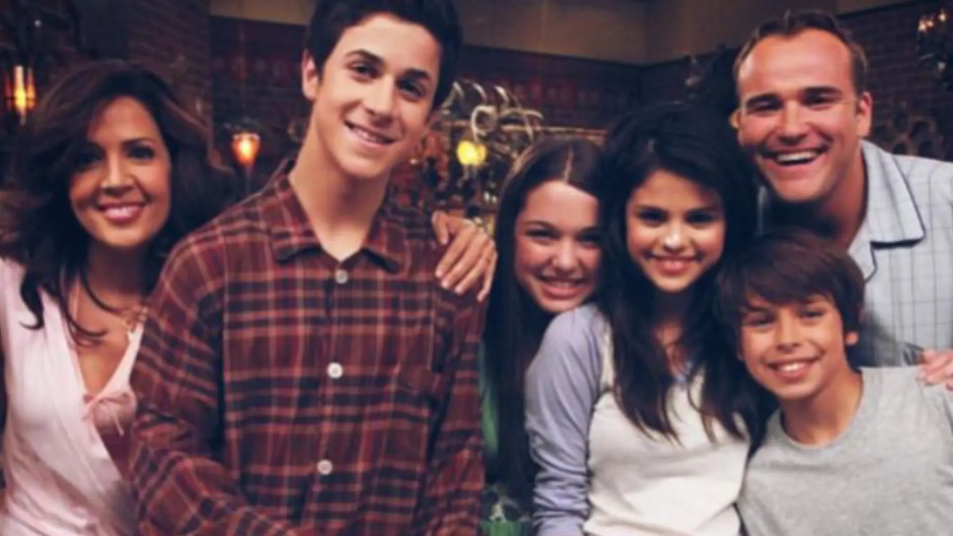 The long-awaited return of the series Wizards of Waverly Place with Selena Gomez and David Henrie - Instagram Selena Gomez