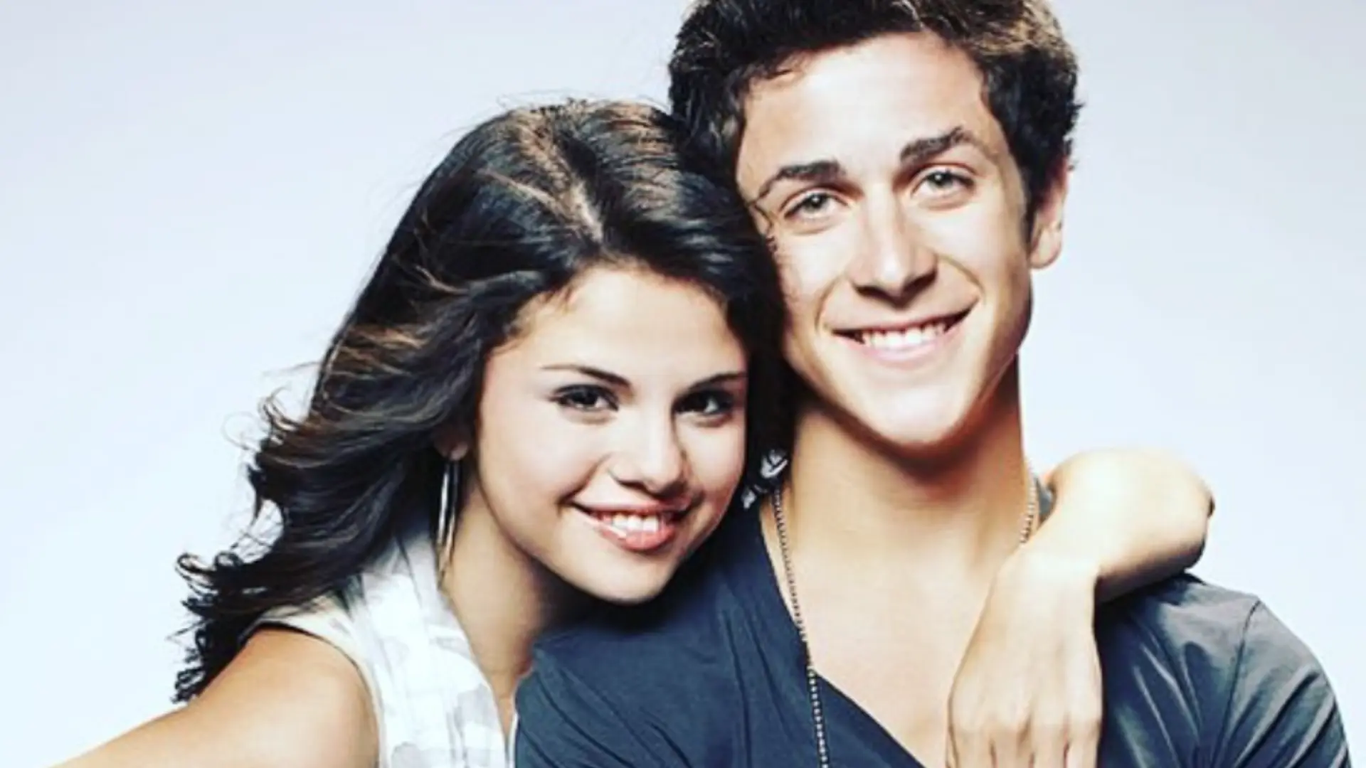 Het langverwachte terugkeer van de serie De Tovenaars van Waverly Place met Selena Gomez en David Henrie - Instagram David Henrie